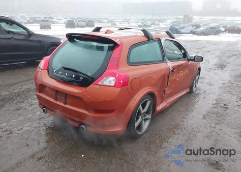 2011 Volvo C30 T5/T5 R-Design z USA, uszkodzony, nr VIN YV1672MK2B2201333